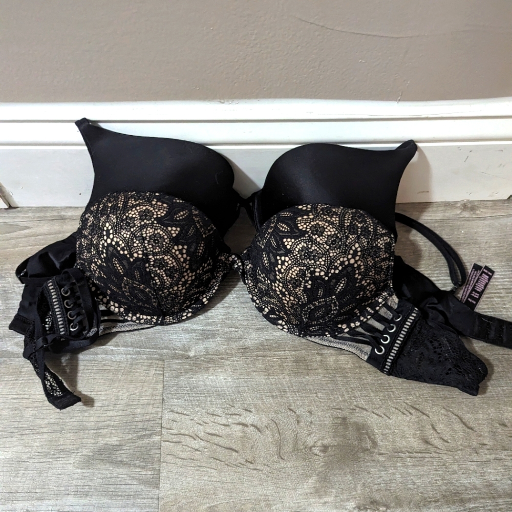 Victoria's Secret Bras 34 C Bundle (2)